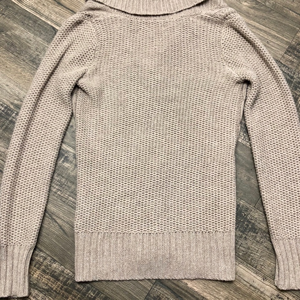 Old Navy Sweater Size S Tan cable knit V-Neck - Picture 5 of 5